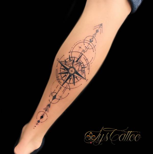 Ou trouver un tatoueur / tatoueuse spécialisé dans le tatouage géométrique, symétrique, flèche, triangle, losange ... Bordeaux Pessac 
