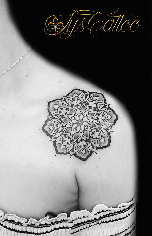 Où et comment trouver un salon de tatouage, tatoueur, tatoueuse, spécialisé dans le mandala tatouage ornemental lotus mandala rosace , à Gradignan proche de Bordeaux en Gironde
